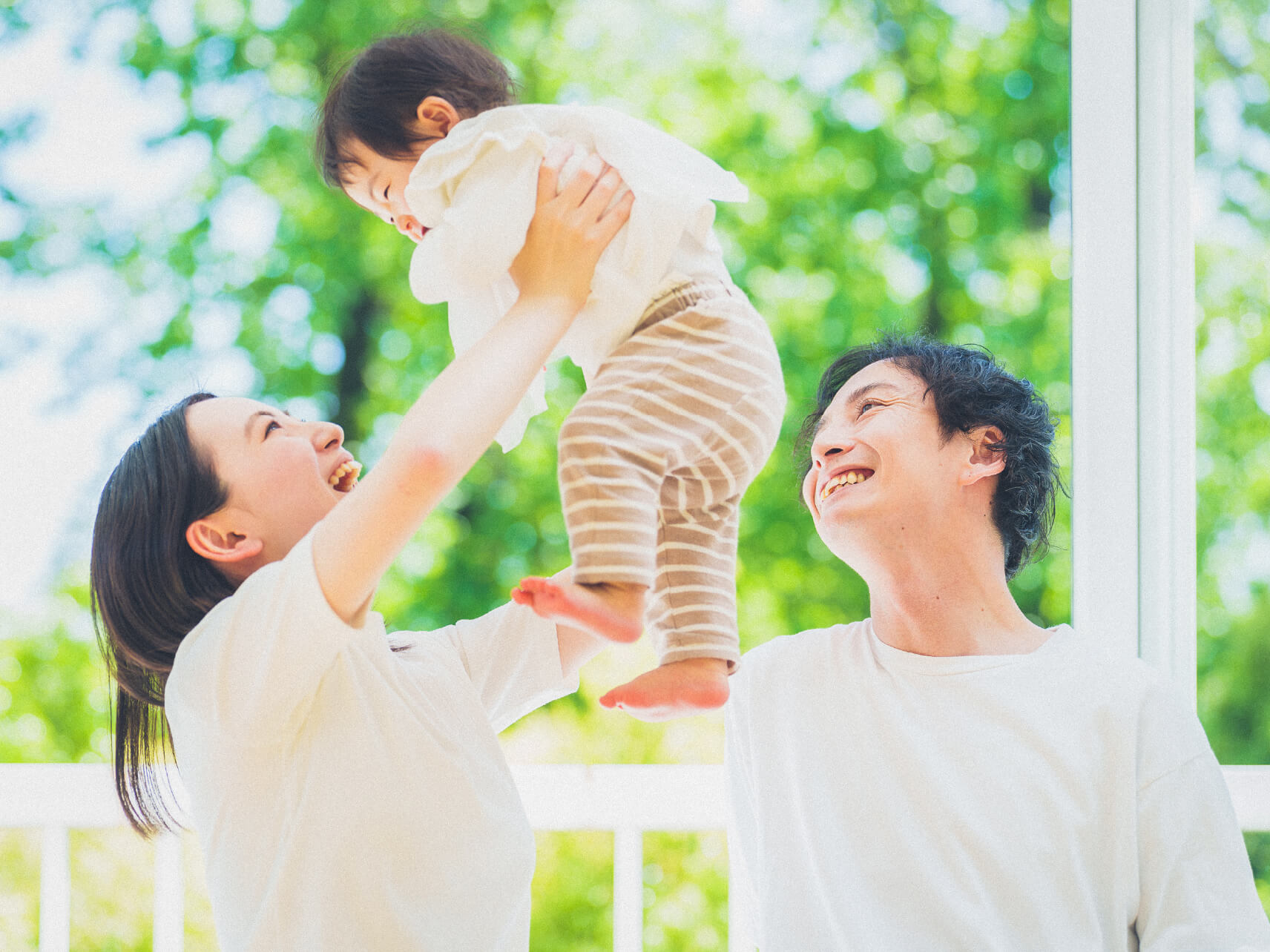 明るい家族の笑顔